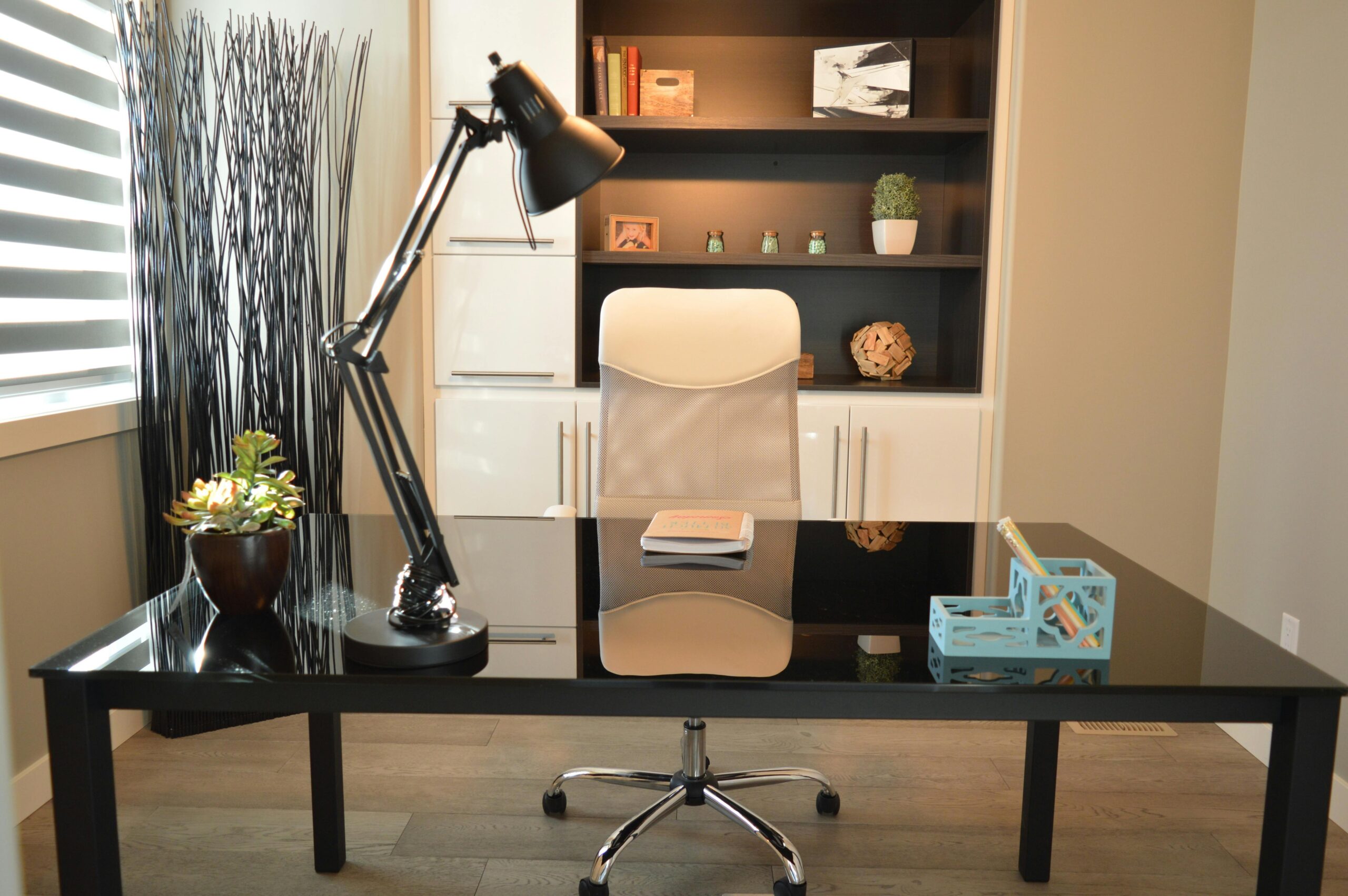 Read more about the article Top Signs to Hire a Commercial Office Cleaner